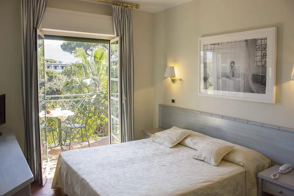Hotel Mignon contacts